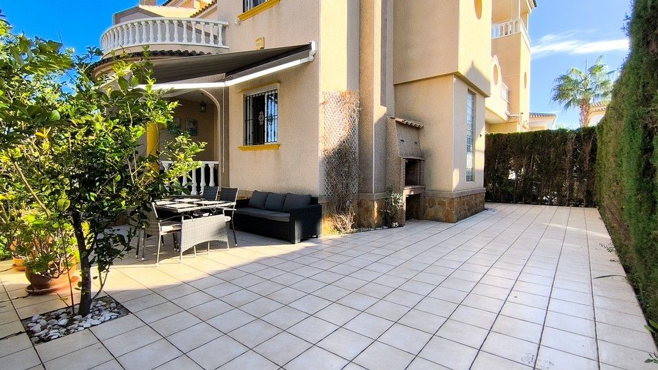 Property photo 3 of 32