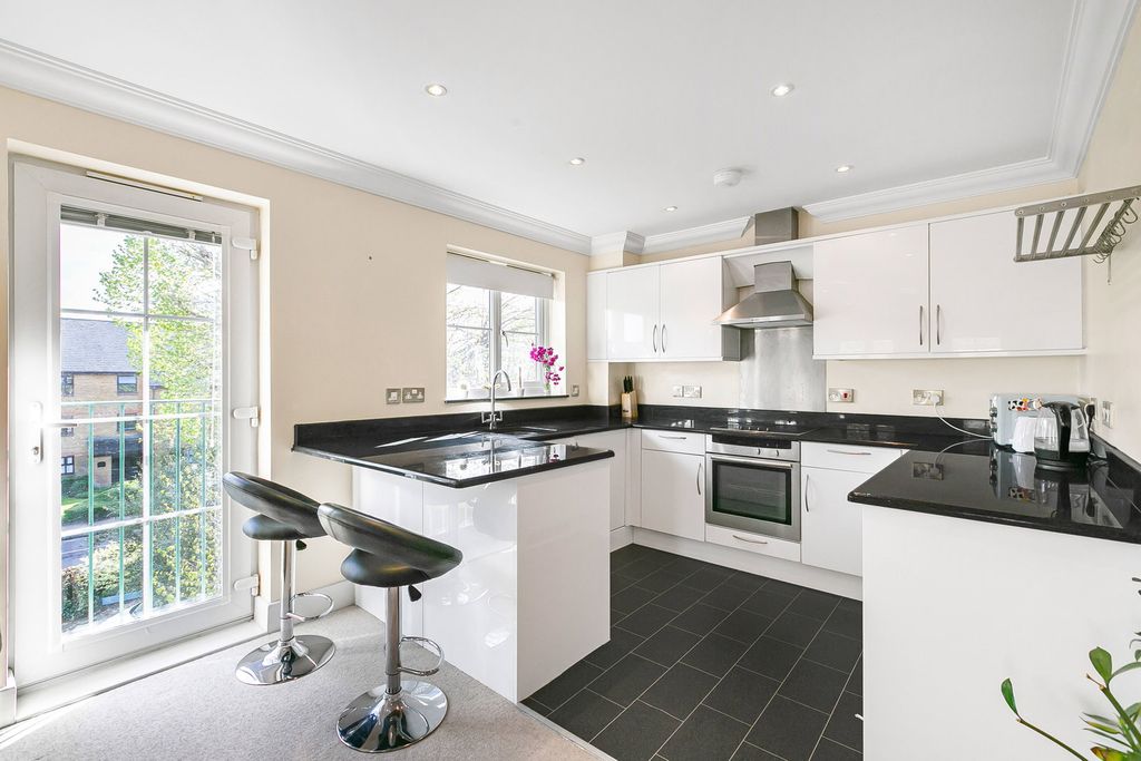 Property photo 3 of 27