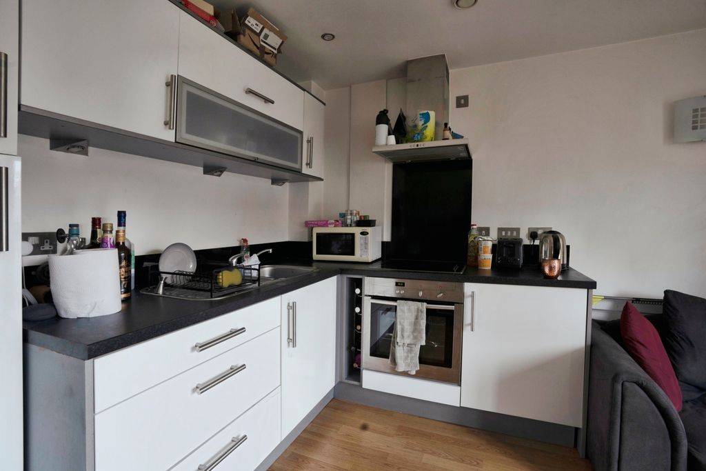 Property photo 3 of 8 Kitchen