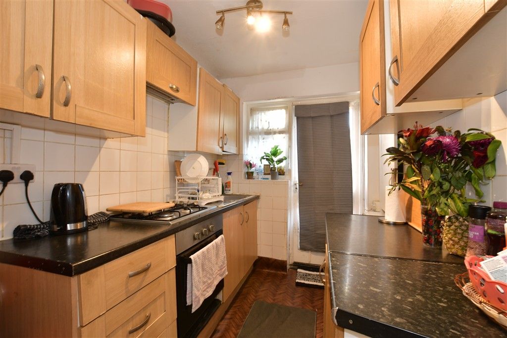 Property photo 2 of 6 Kitchen