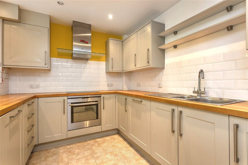 Property photo 2 of 11 Por230143_07