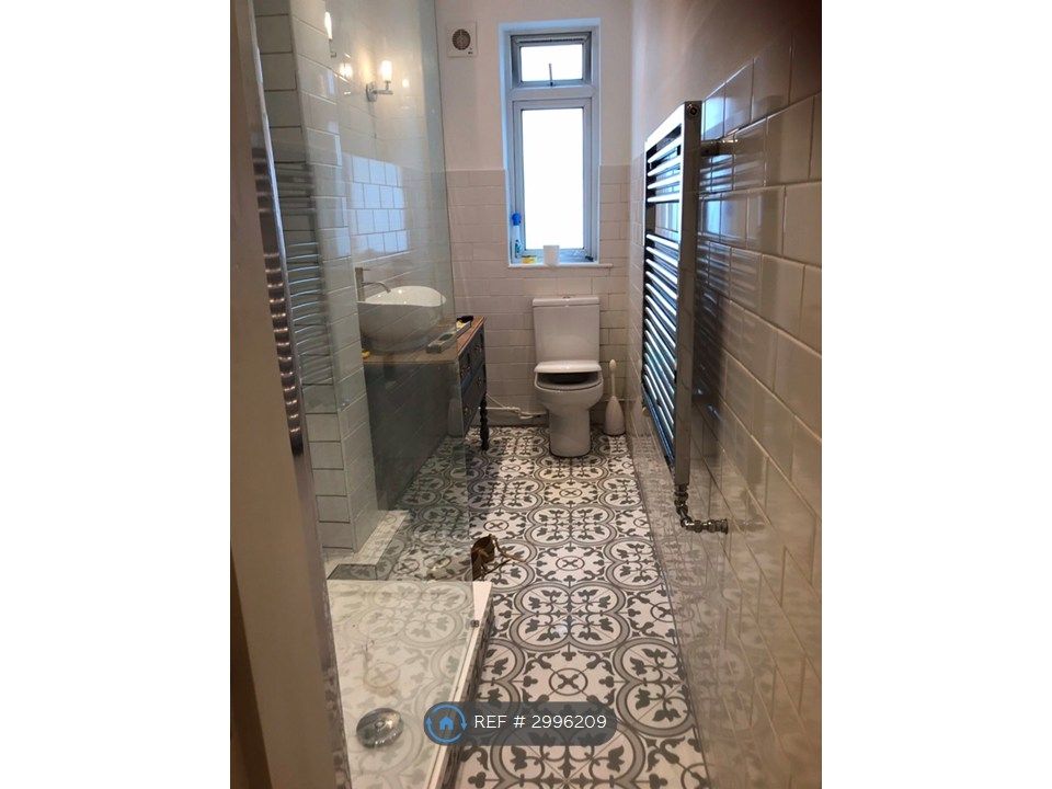 Property photo 2 of 10 Modern Bathroom