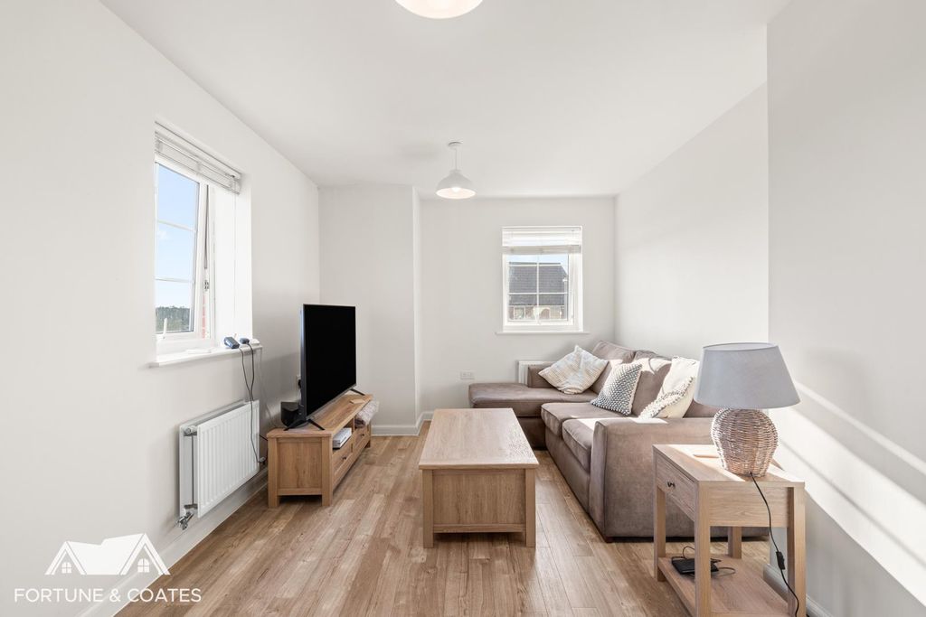 Property photo 2 of 16 Kingfisherway_3.Jpg