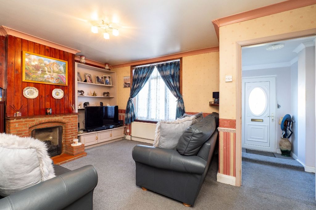 Property photo 2 of 25 Picture No. 03