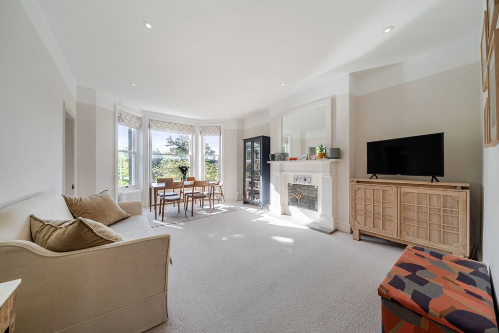 Property photo 2 of 15 1516501-10-6Aa3c5...