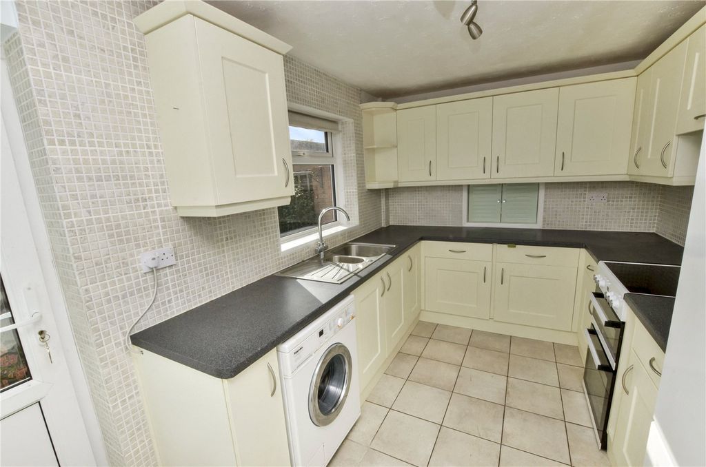 Property photo 3 of 18 Kitchen