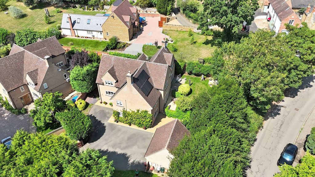 Property photo 1 of 35
