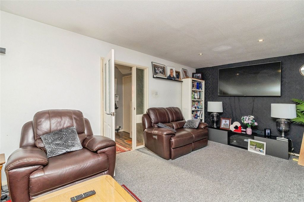 Property photo 2 of 21 Picture No. 19
