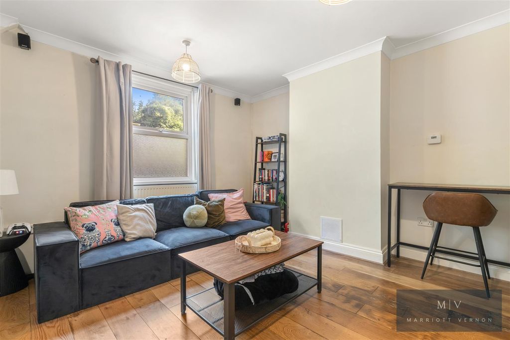 Property photo 3 of 12 Croham Road F1 32 MV-6.Jpg