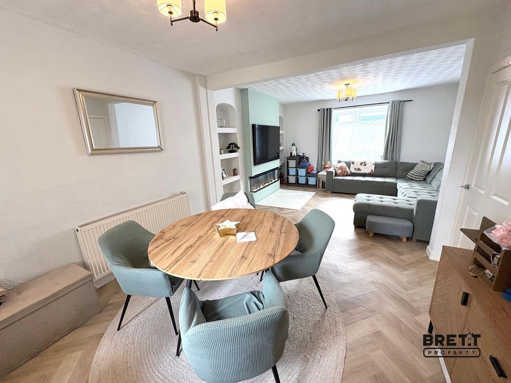 Property photo 3 of 10 Open Plan Living