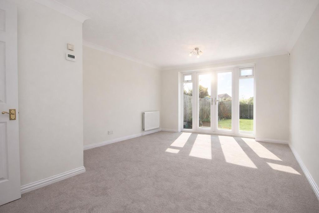 Property photo 2 of 13 7E31Bc5d-A5E4-42c7-Baf3-d05c47ee7d73.Png