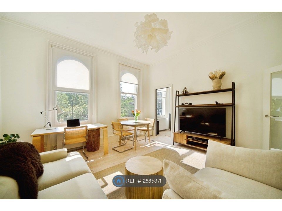 Property photo 1 of 20 Living Room