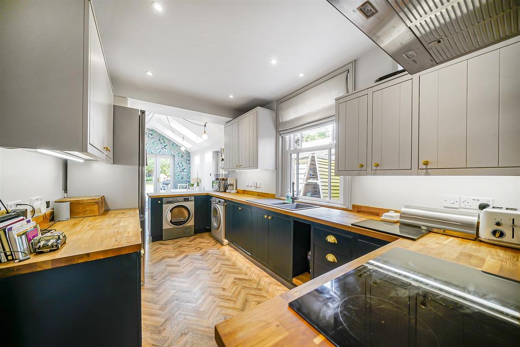Property photo 2 of 31 Dining Kitchen