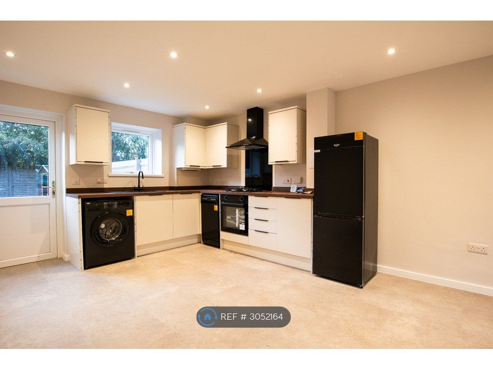 Property photo 2 of 16 Kitchen
