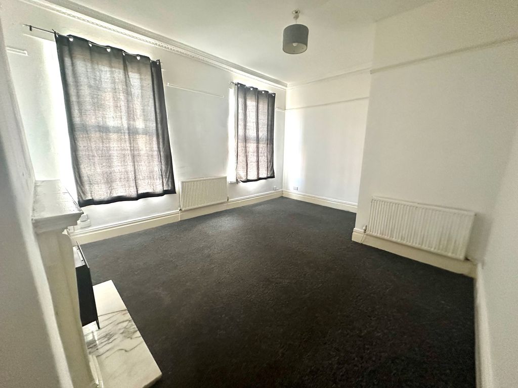 Property photo 2 of 6 Living Room