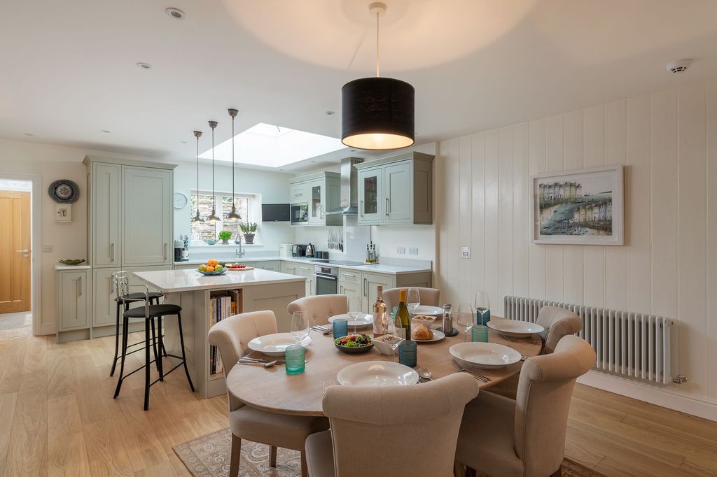 Property photo 1 of 15 Dining Area, Hillside Terrace, Kingswear