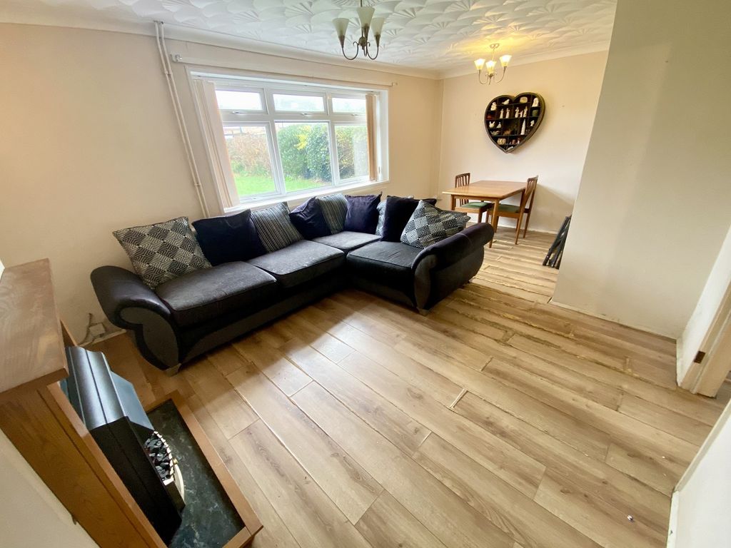 Property photo 3 of 11 Lounge-Dining Room