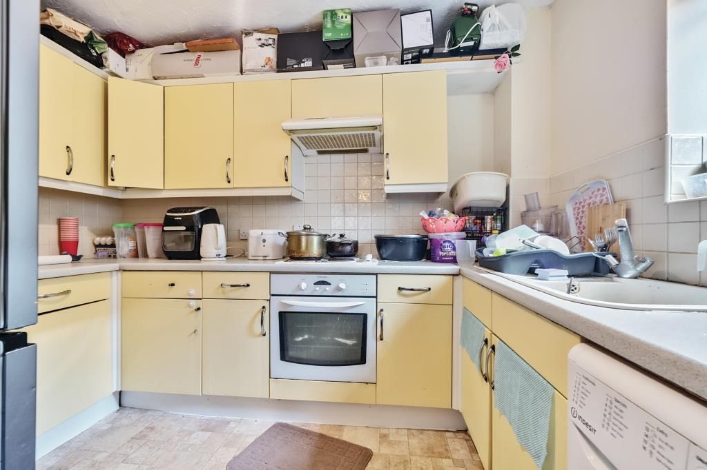 Property photo 2 of 11 Kitchen