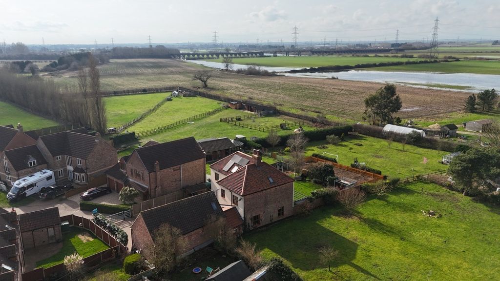 Property photo 3 of 25 582d77c2-43Fd-4Afb-B64c-A0426d453Fdd