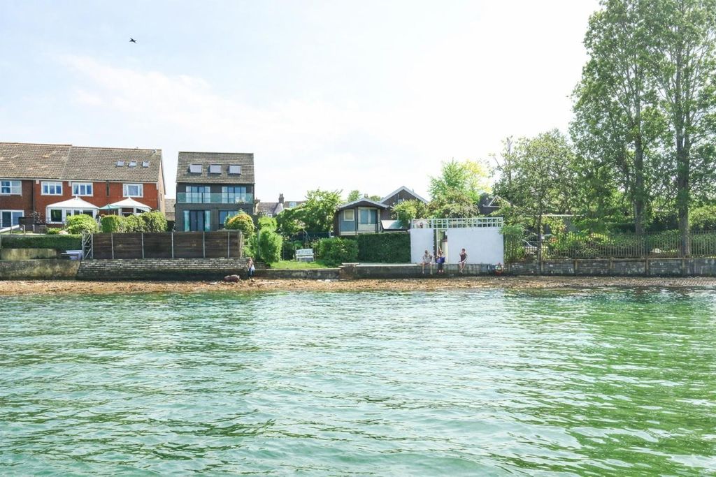 Property photo 2 of 26 71 Priory.Jpg