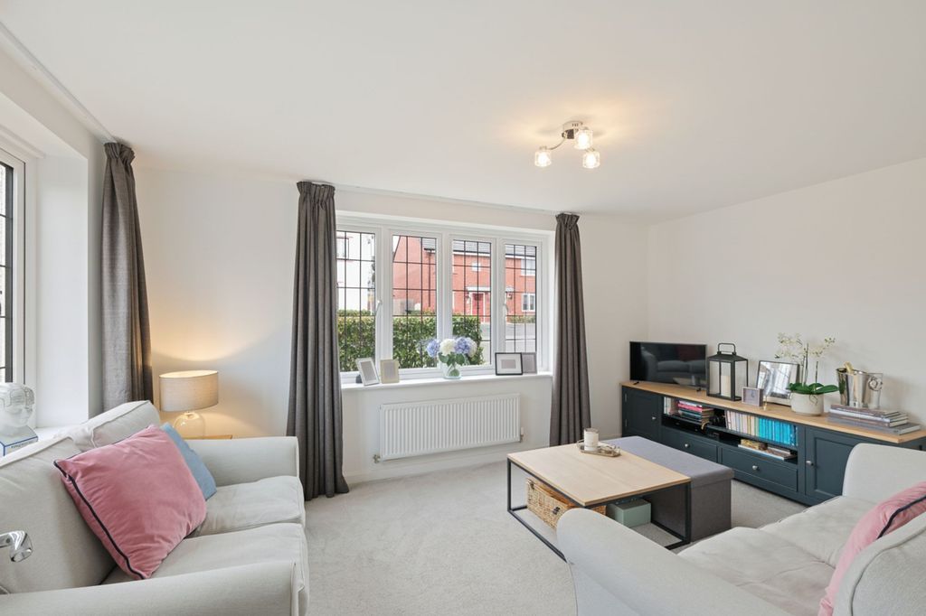 Property photo 2 of 11