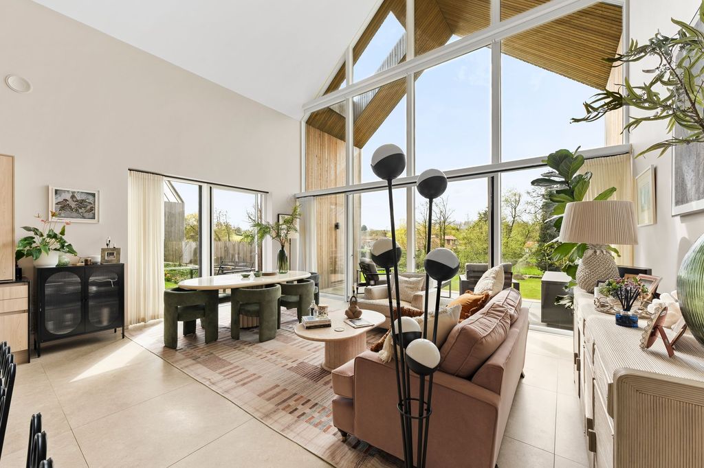 Property photo 2 of 32