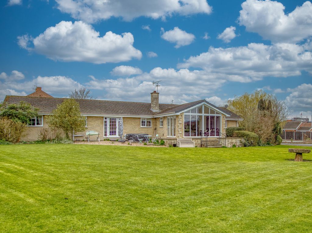 Property photo 1 of 35