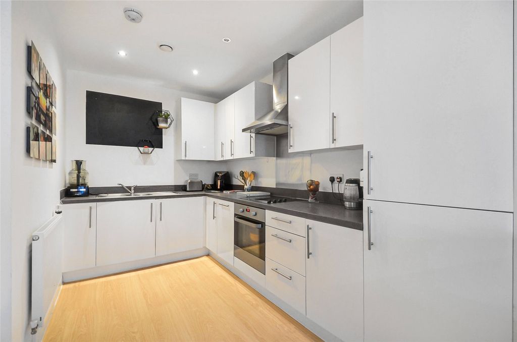 Property photo 2 of 11 Picture No. 12