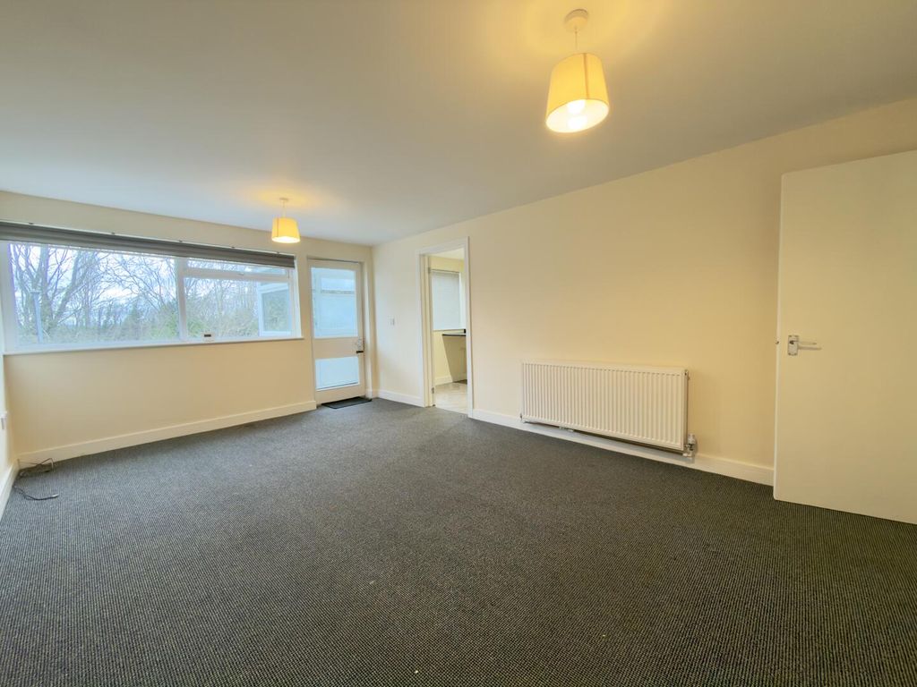 Property photo 3 of 10 Lounge