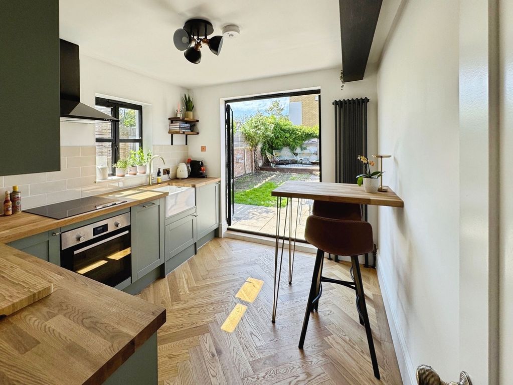 Property photo 1 of 28