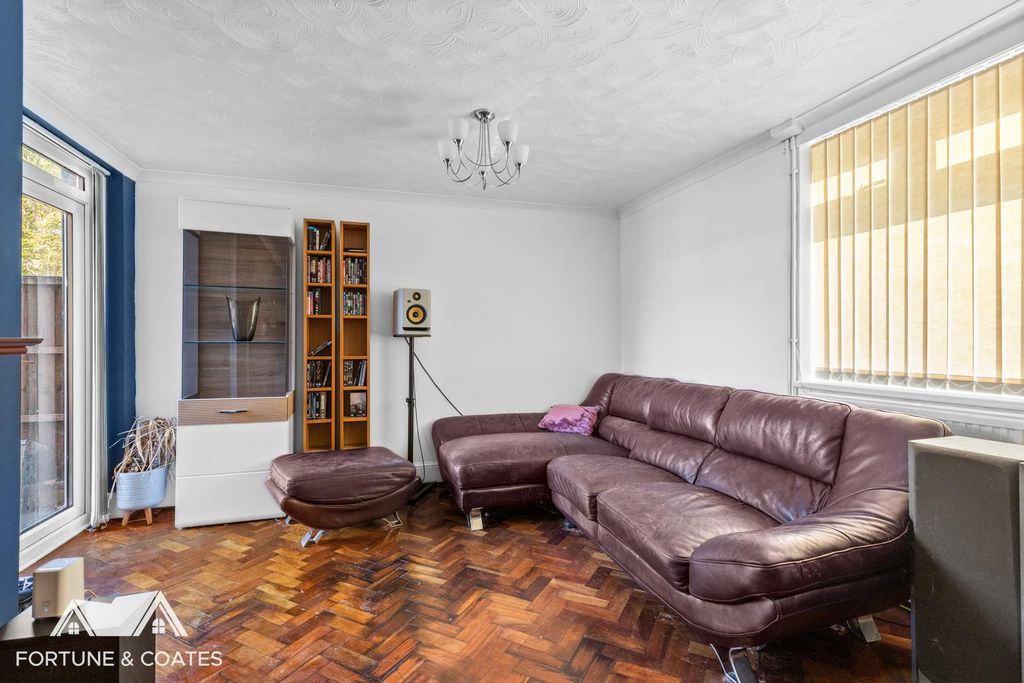 Property photo 2 of 13 Woodcroft_13.Jpg