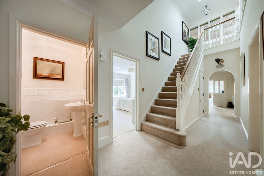Property photo 2 of 40