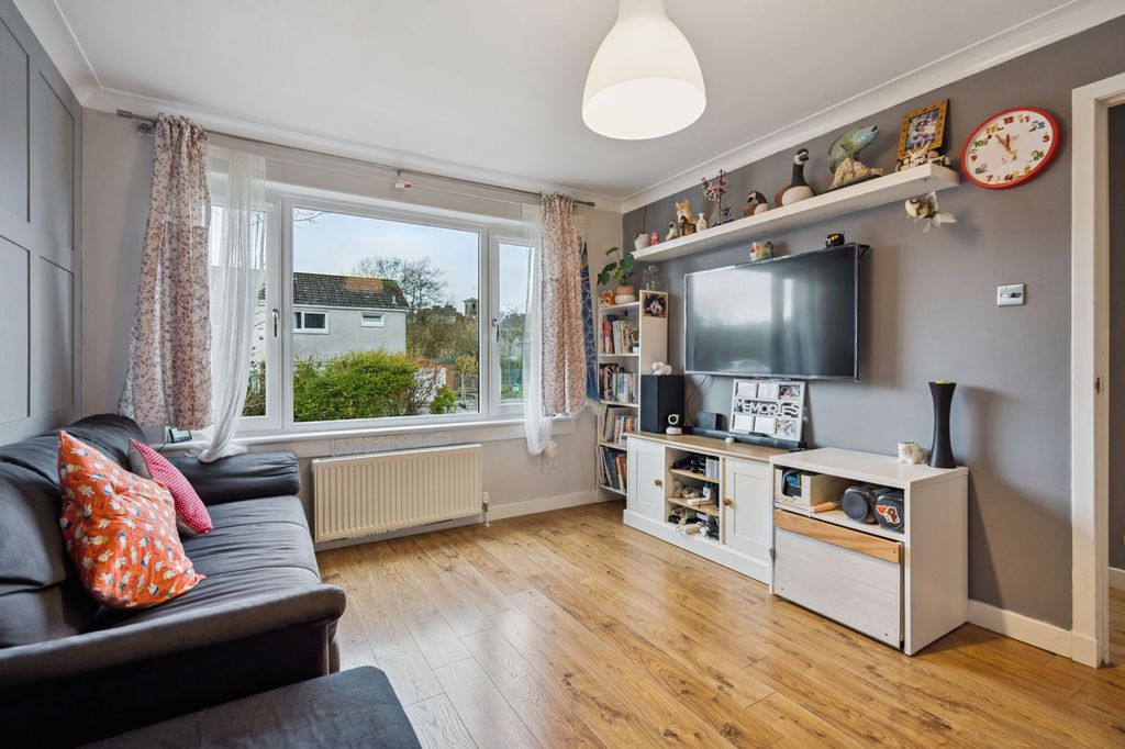 Property photo 2 of 18 Lounge