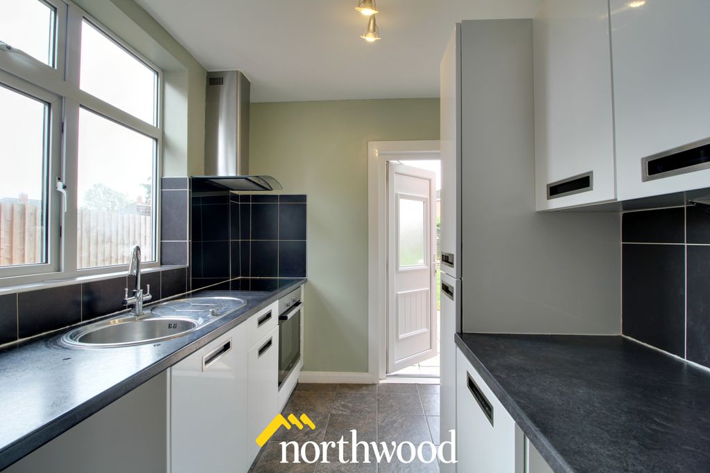 Property photo 2 of 32