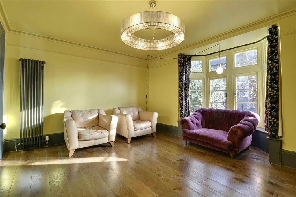 Property photo 2 of 35 2Be49B93-Ef55-4529-B5B4-2C4D3B644E2C_1_201_A.Jpeg