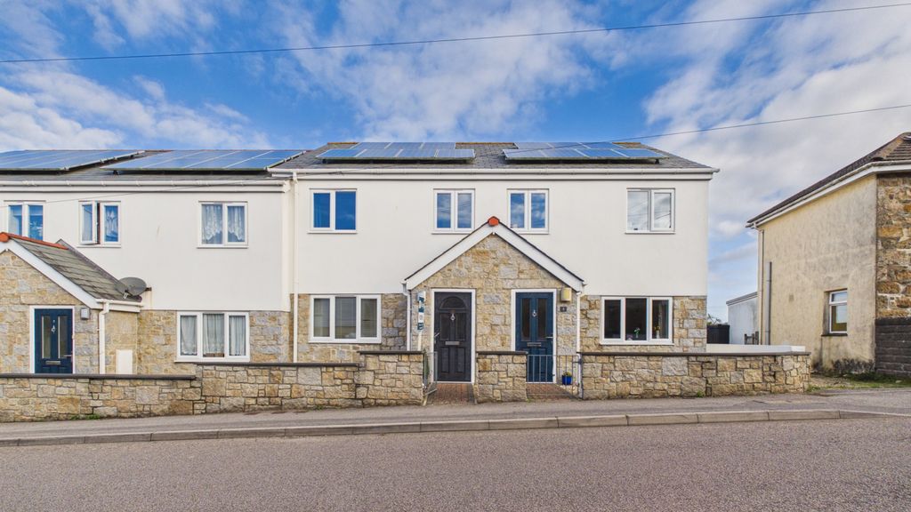 Property photo 1 of 9 3 Bedroom Mid Terrace House For Sale