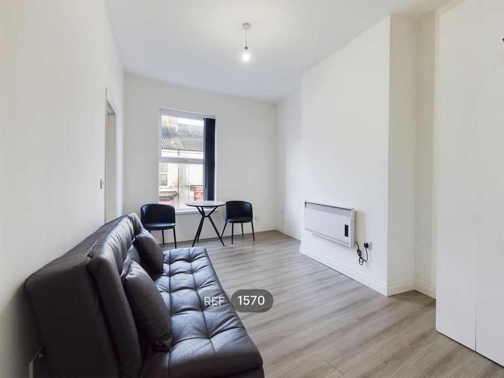 Property photo 1 of 14 Living Room