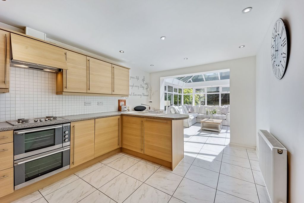 Property photo 3 of 42