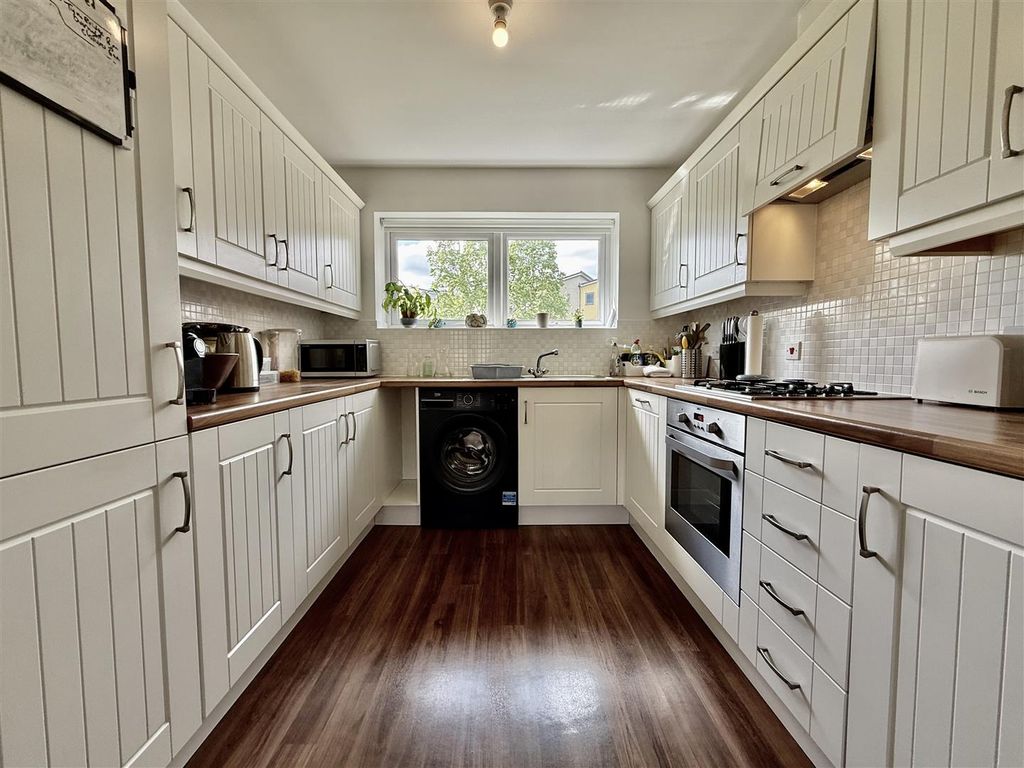 Property photo 2 of 24 Kitchen