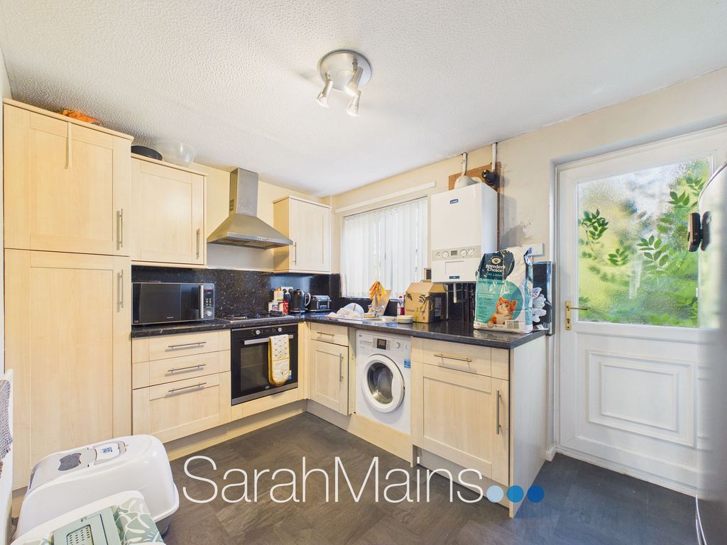 Property photo 3 of 8 Kitchen