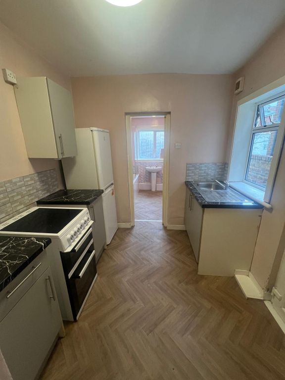 Property photo 1 of 14 2 Bed Flat To Let