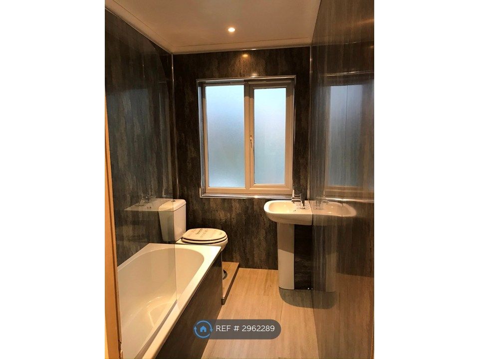 Property photo 2 of 9 Bathroom