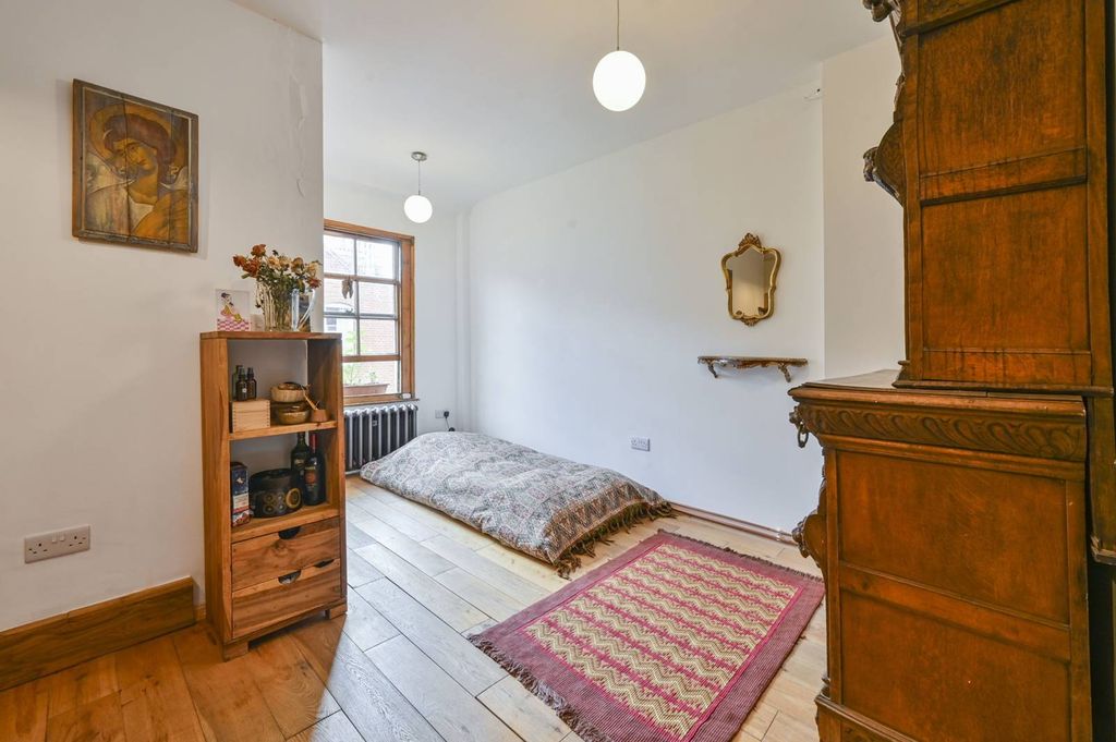 Property photo 3 of 18