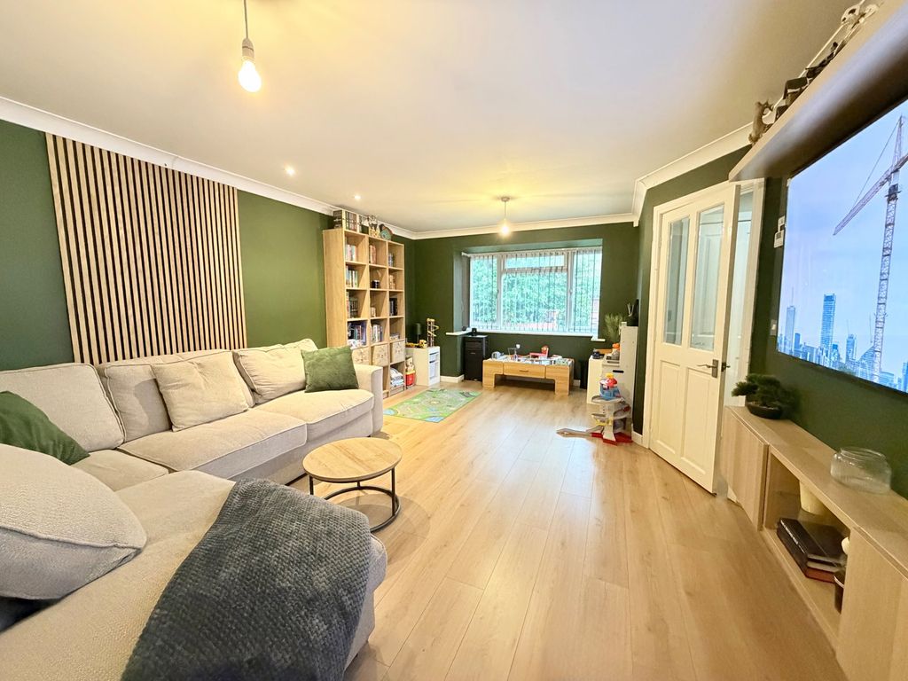 Property photo 3 of 25