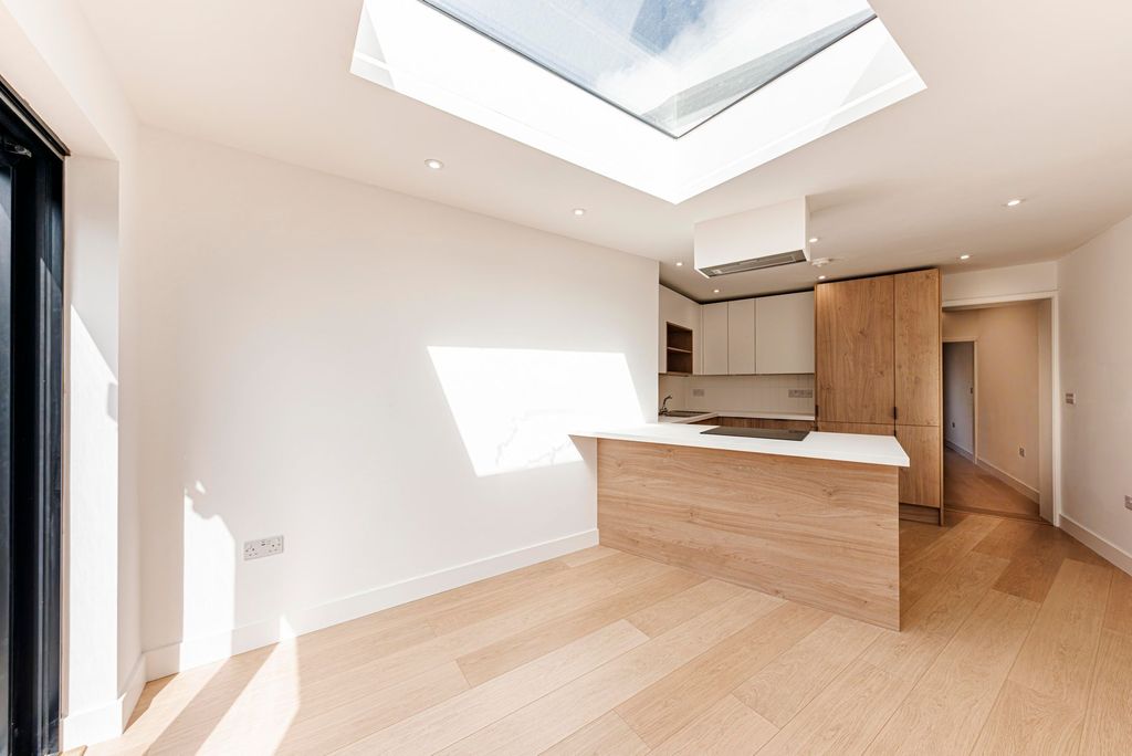 Property photo 3 of 20 Kitchen/Dining Room (1)