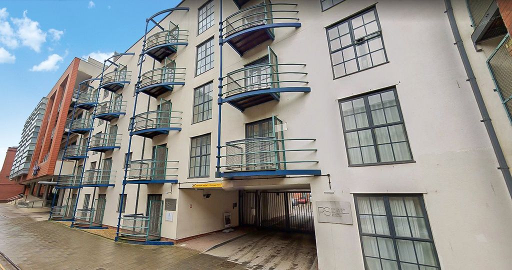 Property photo 3 of 8 St Thomas Place