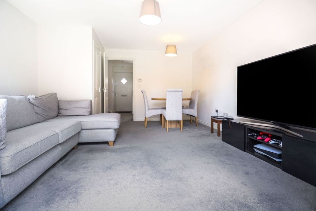 Property photo 3 of 18 Living Room