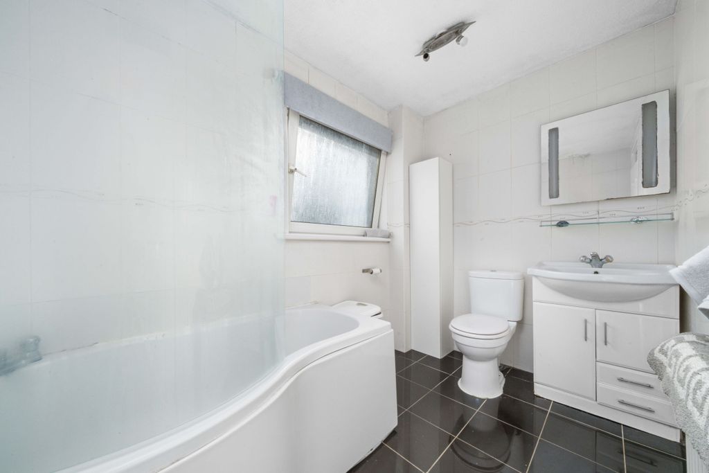Property photo 3 of 37