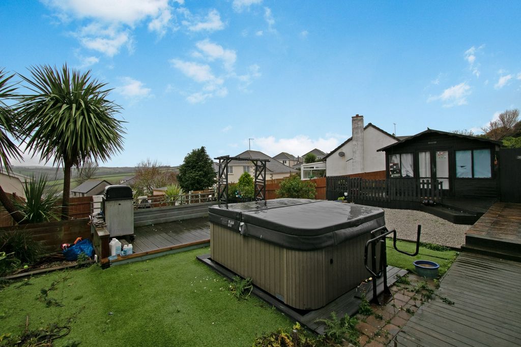 Property photo 2 of 17 Photo