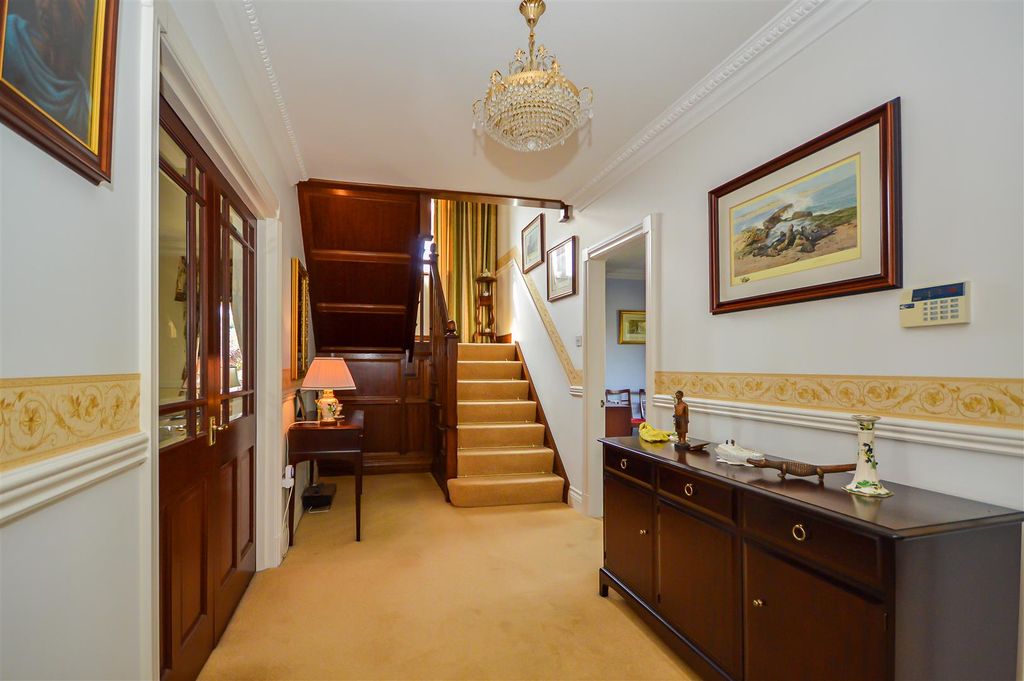 Property photo 3 of 21